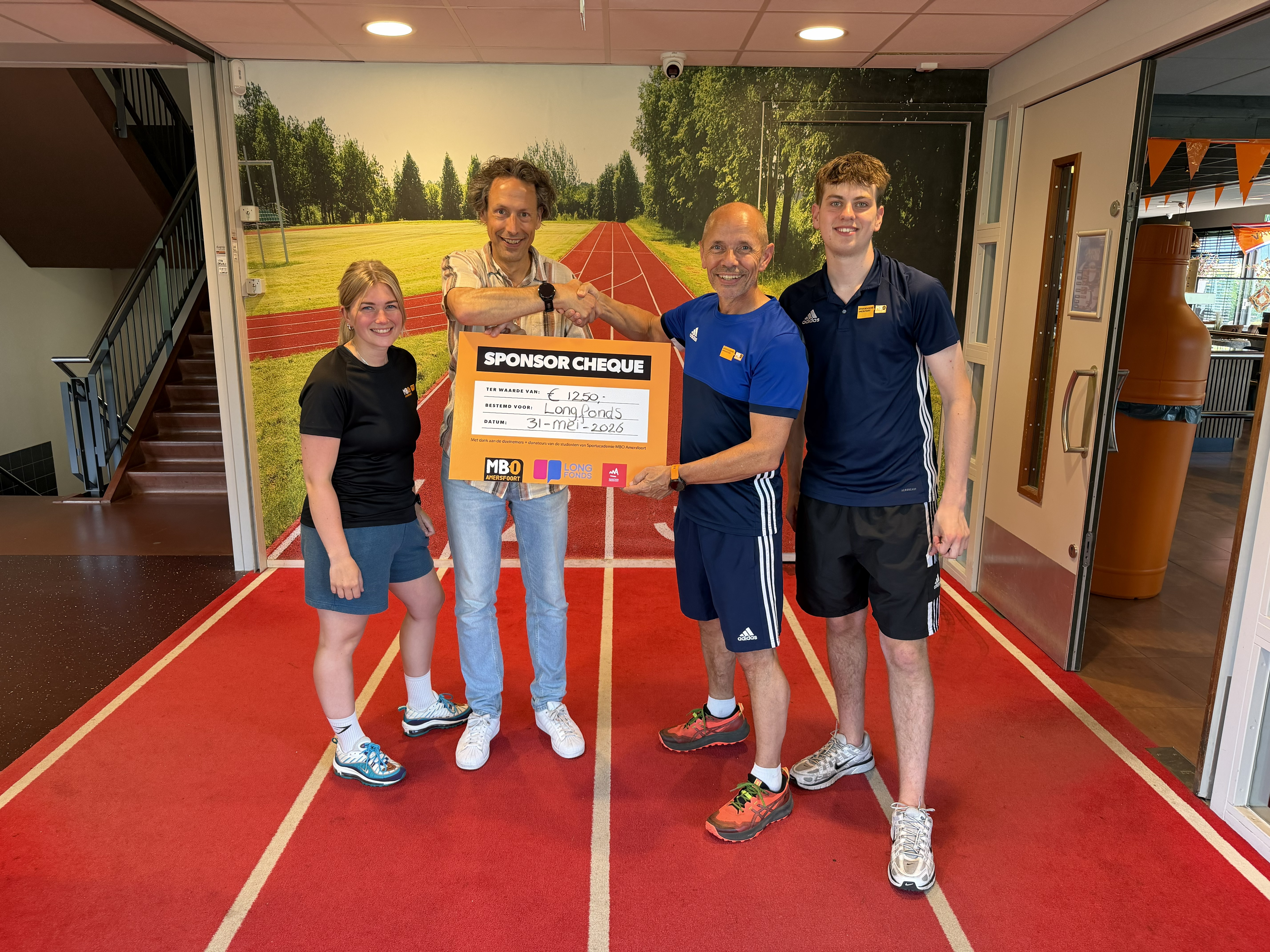 marathon-amersfoort-uitreiking-cheque-sportacademie
