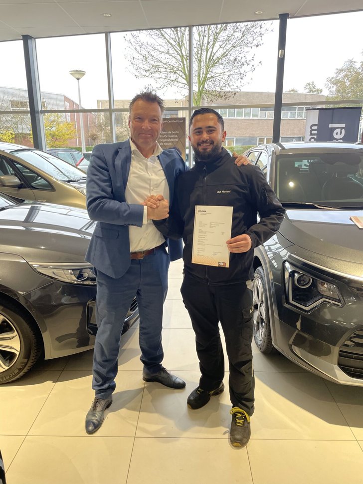 mohammed-moussa-oud-student-eva-met-directeur-van-mossel